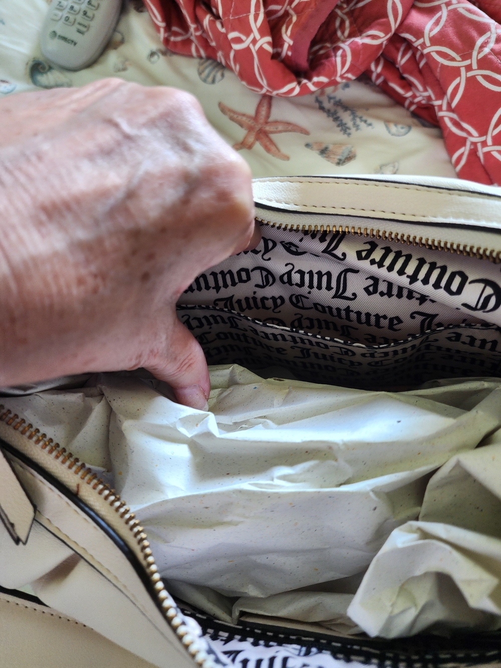 Juicy Couture Off White Logo Hobo Shoulder Bag Zip, Gold Hardware, Heart Charms - Picture 8 of 9